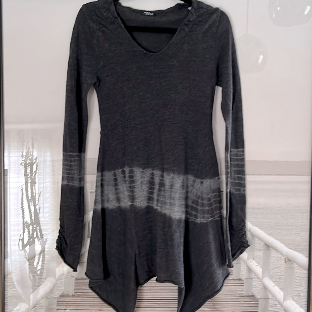 MOTIVI DRESS - LONG SLEEVED MIDI DRESS WITH ASYMMETRIC FRONT